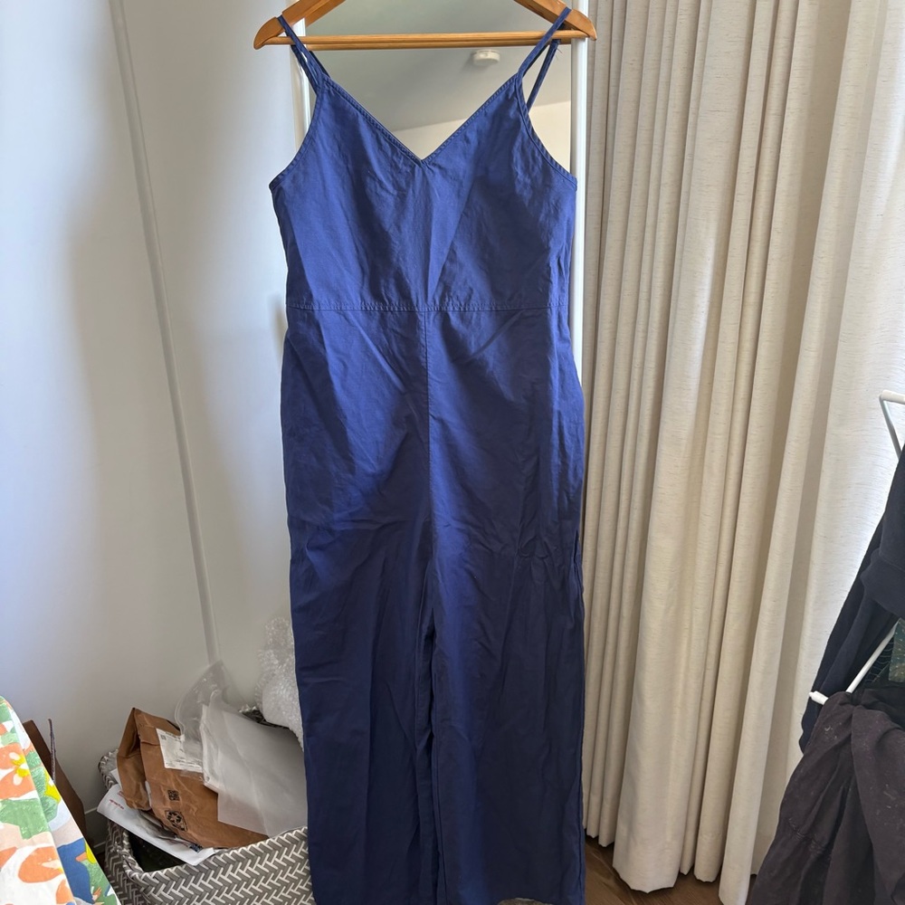 Uniqlo Blue linen jumpsuit in excellent worn condition 💕